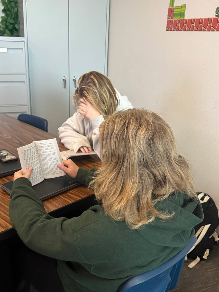 boulder_hs's tweet image. 📝📚 English 10 Honors students powered through their MAP Growth testing today and then settled in with a good book for the rest of class — a perfect mix of focus, perseverance, and quiet reading time. ✨

#English10Honors #MAPTesting #ReadingTime #BCHSReads #bchs41