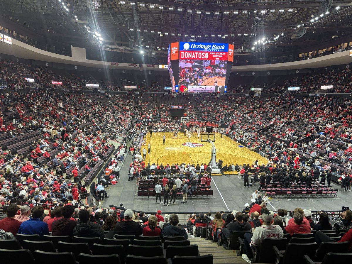 CouchCoachNKY's tweet image. Xavier Twitter, UC and UL fans would HATE for you to get ahold of this crowd pic

Probably 70% Louisville fans at least