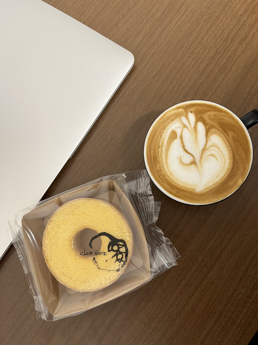 yokobdx's tweet image. 三連休　街はウハウハ  
俺は三連勤　残業地獄  
窓際族で　ロクデナシ扱い  
役立たずの烙印　押されまくり 
休日奪われ　心奪われ
明日も出勤ベルが鳴る
おはようございます！
きょうも理論がんばるぞ😤