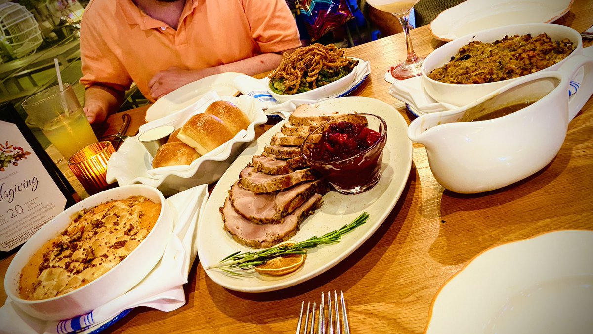 FenixMinerva's tweet image. Had an early Thanksgiving dinner.  It was really good!