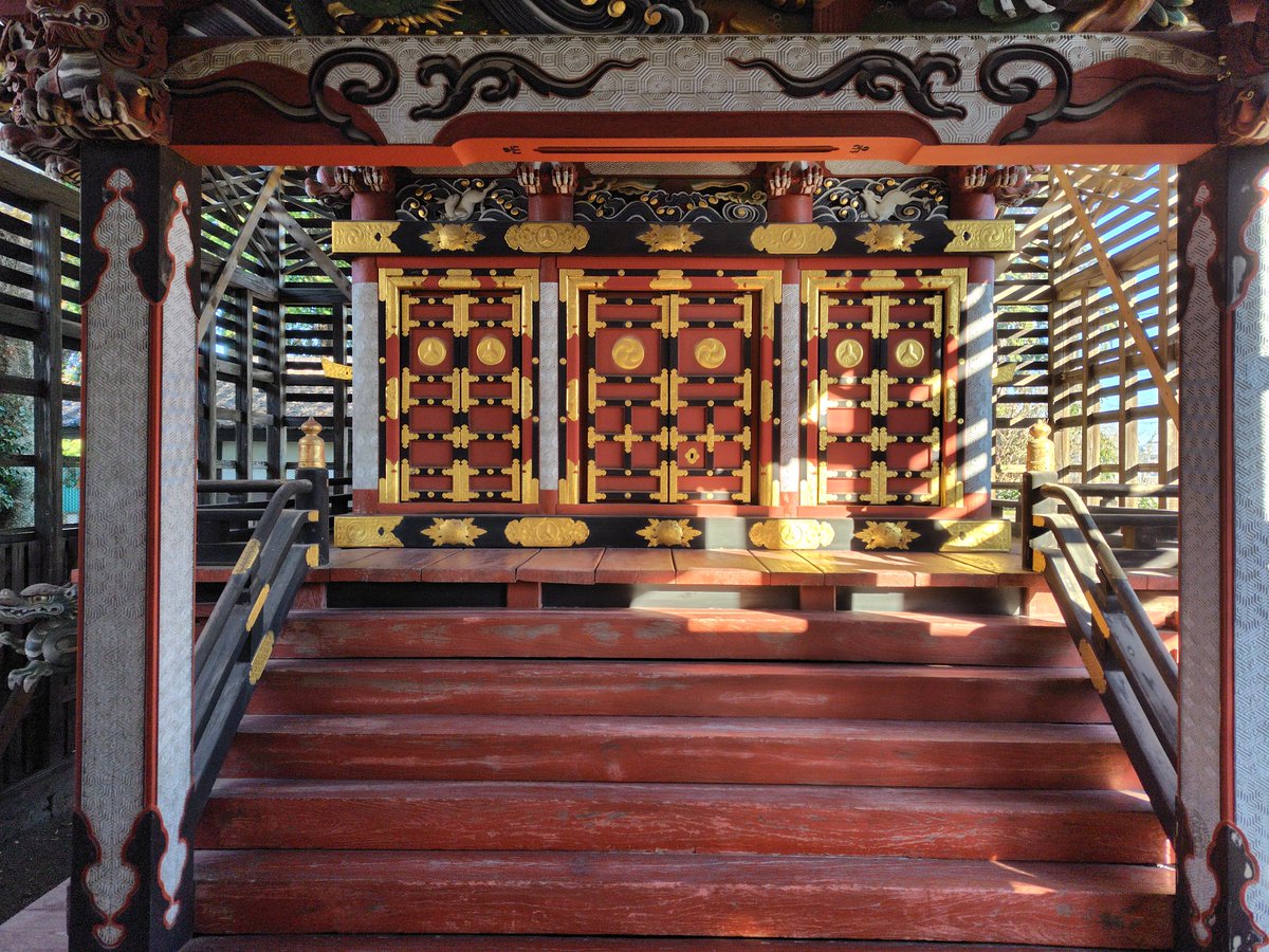 本日は、⛩️御例祭⛩️

１１時より御創祀８８０年記念の例祭を執り行います⛩️

天照大御神さまの暖かな光が御本殿を照らしています🙏

当社では本日より、神宮大麻の頒布を始めます。