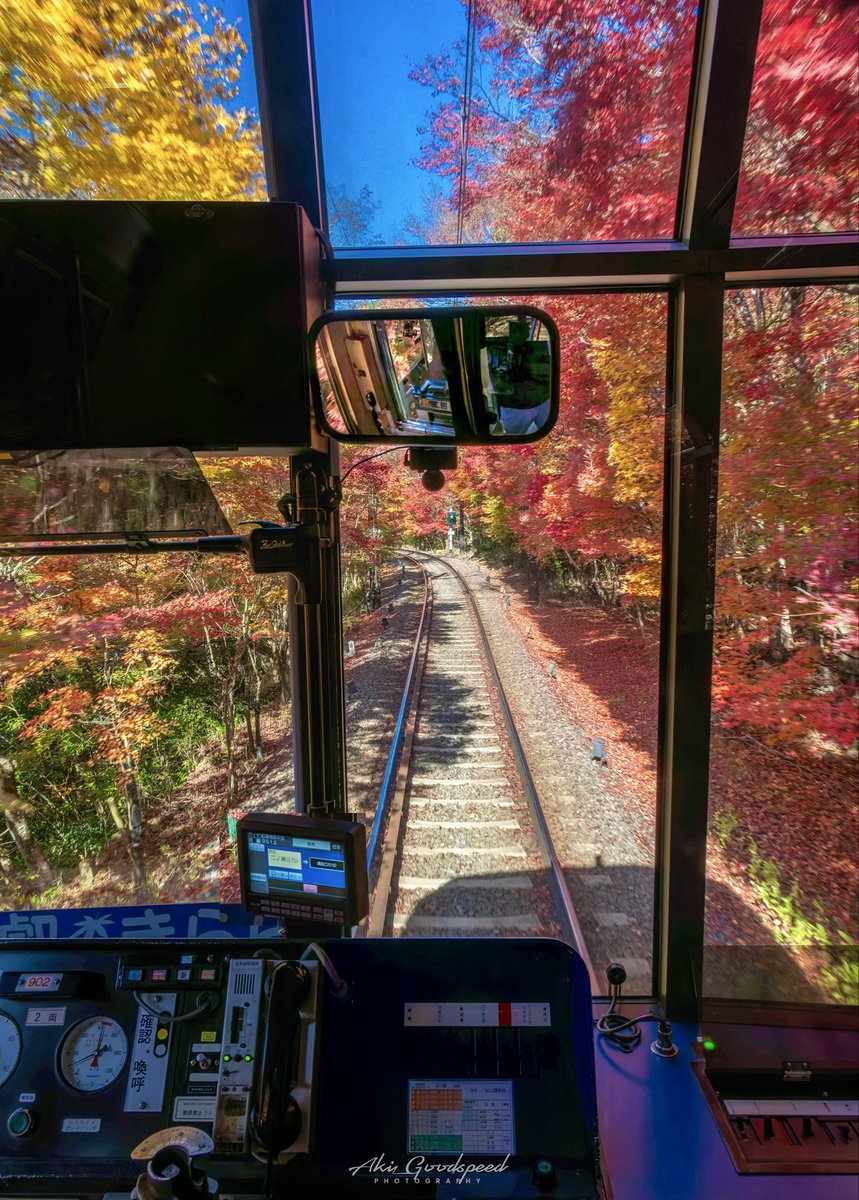 aki_goodspeed's tweet photo. 叡電の車窓から
秋の彩りをお届けします。 https://t.co/FzIF1kKMjR