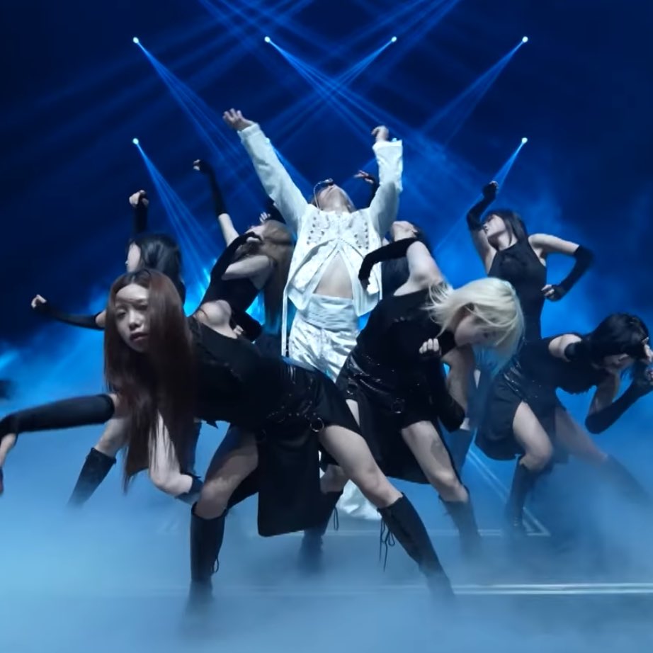 bunnyjiyong's tweet image. OH GODMIN