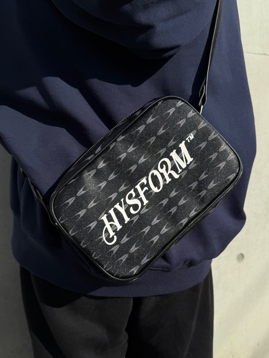 vertical_garage's tweet image. 【HYSFORM】本日発売❤️‍🔥
2025 FALL / WINTER COLLECTION

■ITEM LINE-UP
CREST MINI SHOULDER BAG
PRICE：¥9,900 tax-in
COLOR：Black
SIZE：Free

x.gd/0yB3oi

@ballistik_fext
@hysformofficial 
#BALLISTIKBOYZ
#HYSFORM