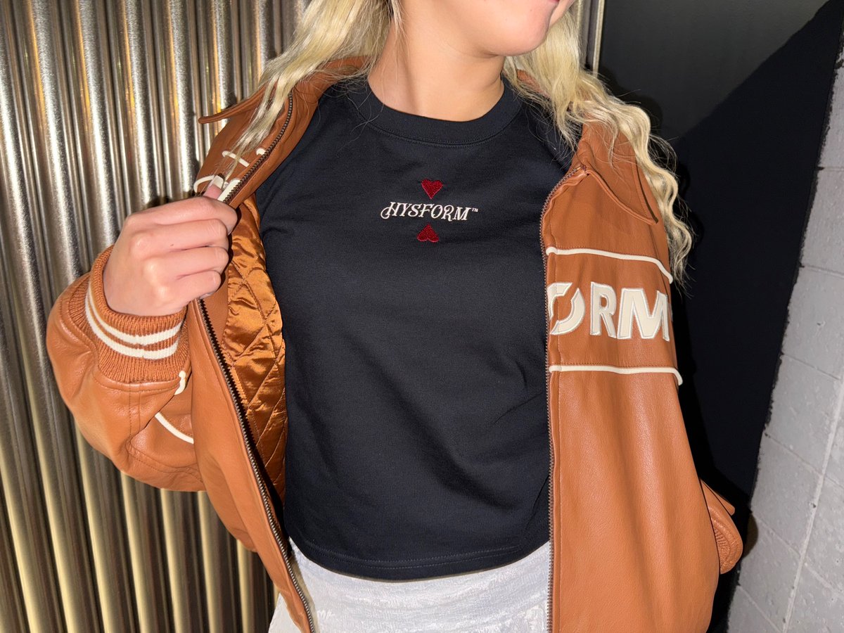 vertical_garage's tweet image. 【HYSFORM】本日発売❤️‍🔥
2025 FALL / WINTER COLLECTION

■ITEM LINE-UP
WOMENS HEARTS S/S TEE
PRICE：¥6,490 tax-in
COLOR：White / Black
SIZE：M / L

着用サイズM
スタッフ身長160cm

x.gd/uCGM0

@ballistik_fext
@hysformofficial 
#BALLISTIKBOYZ
#HYSFORM