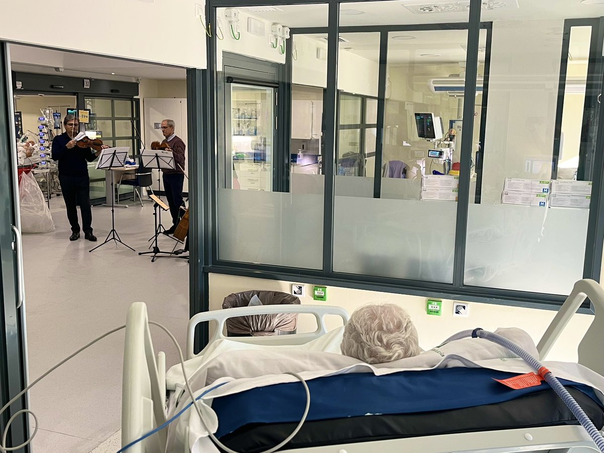 Cuidados Intensivos Hospital Reina Sofia tweet media