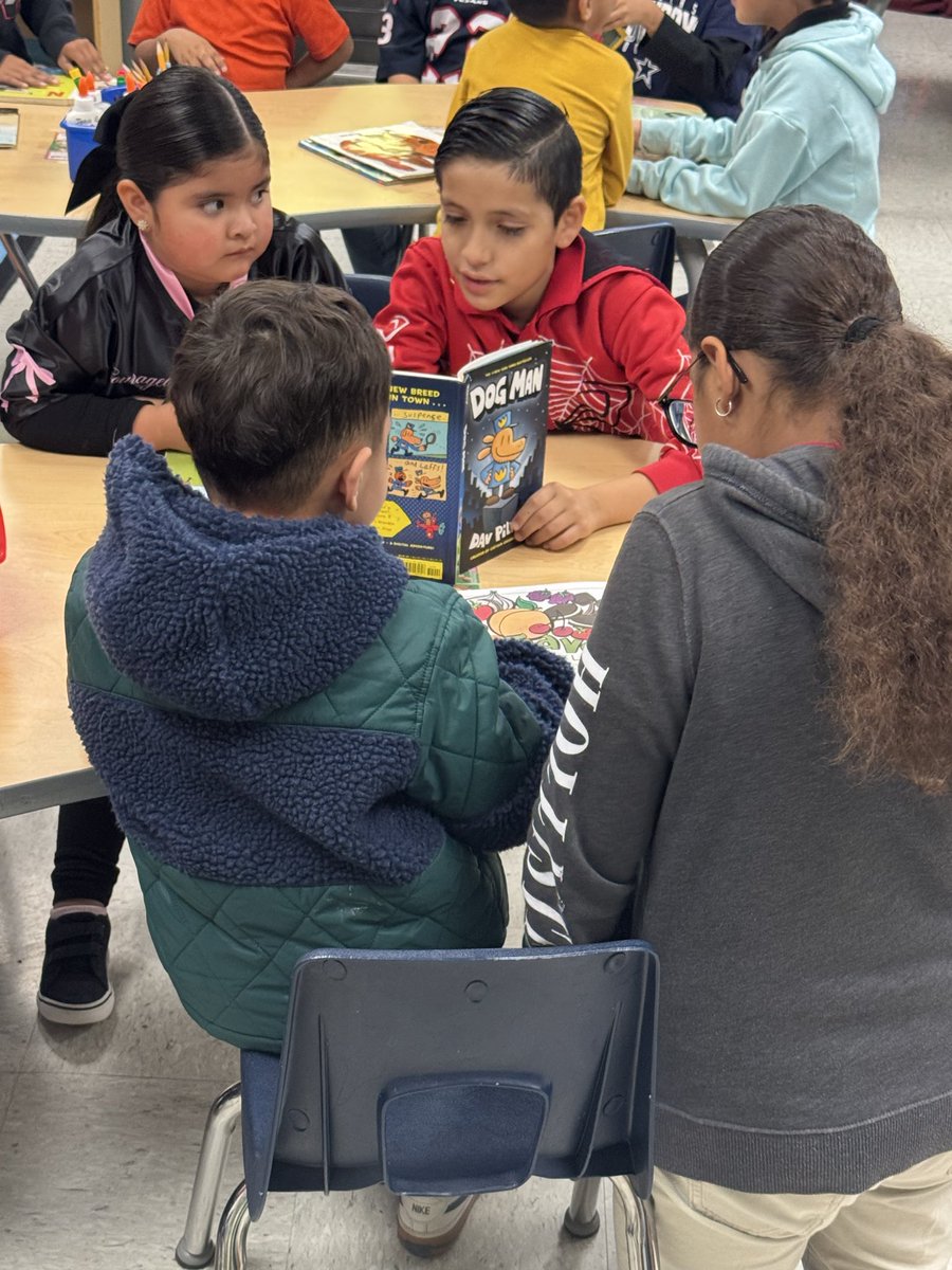 IAguilar_CES's tweet image. Seeing my 4th graders read to PK students is so cute! #buddyreading #CampestreCobras #SISDWay #bulldognation @Campestre_ES