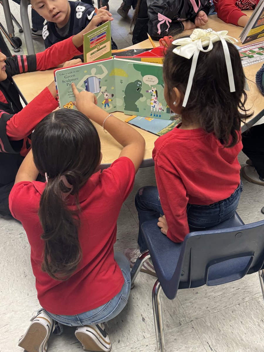 IAguilar_CES's tweet image. Seeing my 4th graders read to PK students is so cute! #buddyreading #CampestreCobras #SISDWay #bulldognation @Campestre_ES