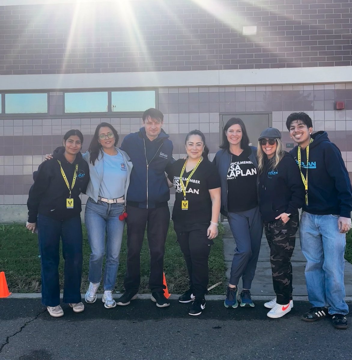CM_LisaKaplan's tweet photo. Team Kaplan so enjoyed volunteering at Joey’s Food Locker Turkey drive today - serving approx 1,100 families in the area ! Volunteering is at the core of who I am b/c it creates community, hope, empathy and purpose. Give back this holiday season #natomas #robla #thanksgiving https://t.co/FQ6UvnIgu3