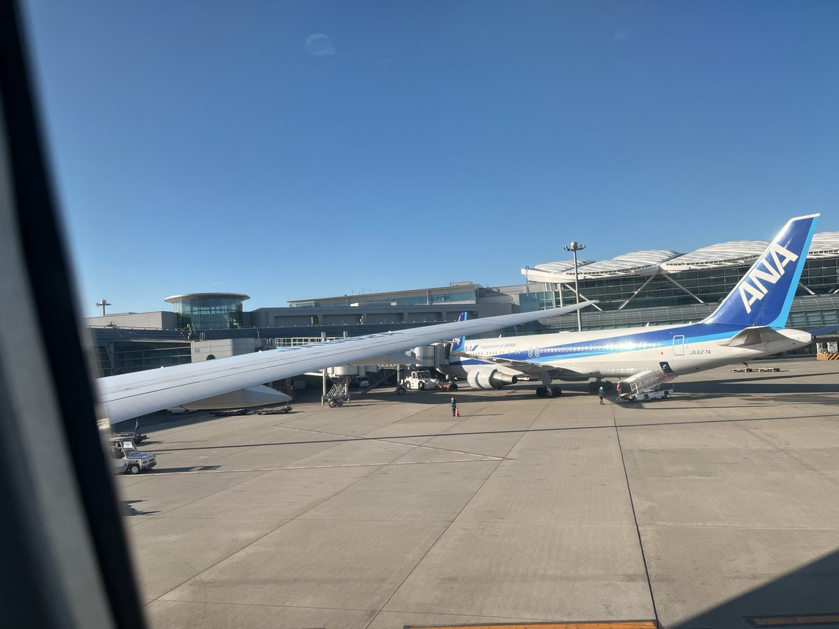 ming__satsuki's tweet photo. さて、行ってきます✈️
15年ぶりのあの街へ‥
羽田空港第2ターミナルからの国際線だなんて、初めてでワクワク☺️
#ANA
#羽田空港
#第2ターミナル国際線
#FaceExpress 便利だよ https://t.co/AWIossIpsD