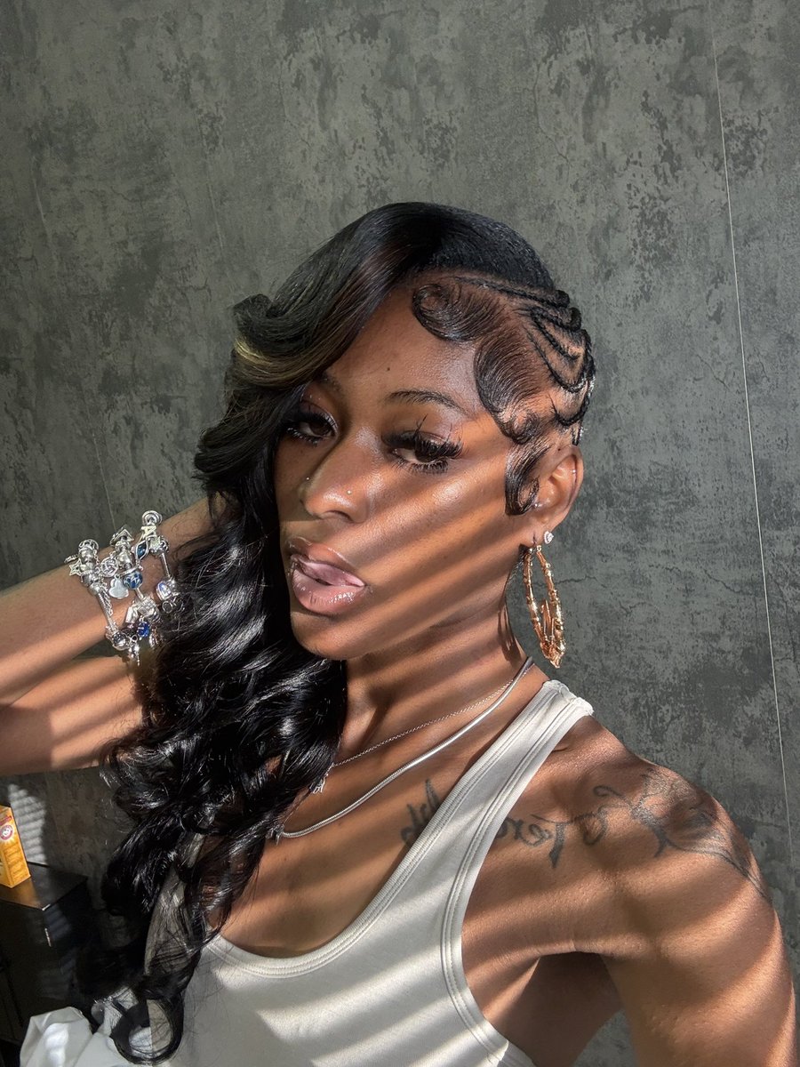 niy ⭐️ tweet media