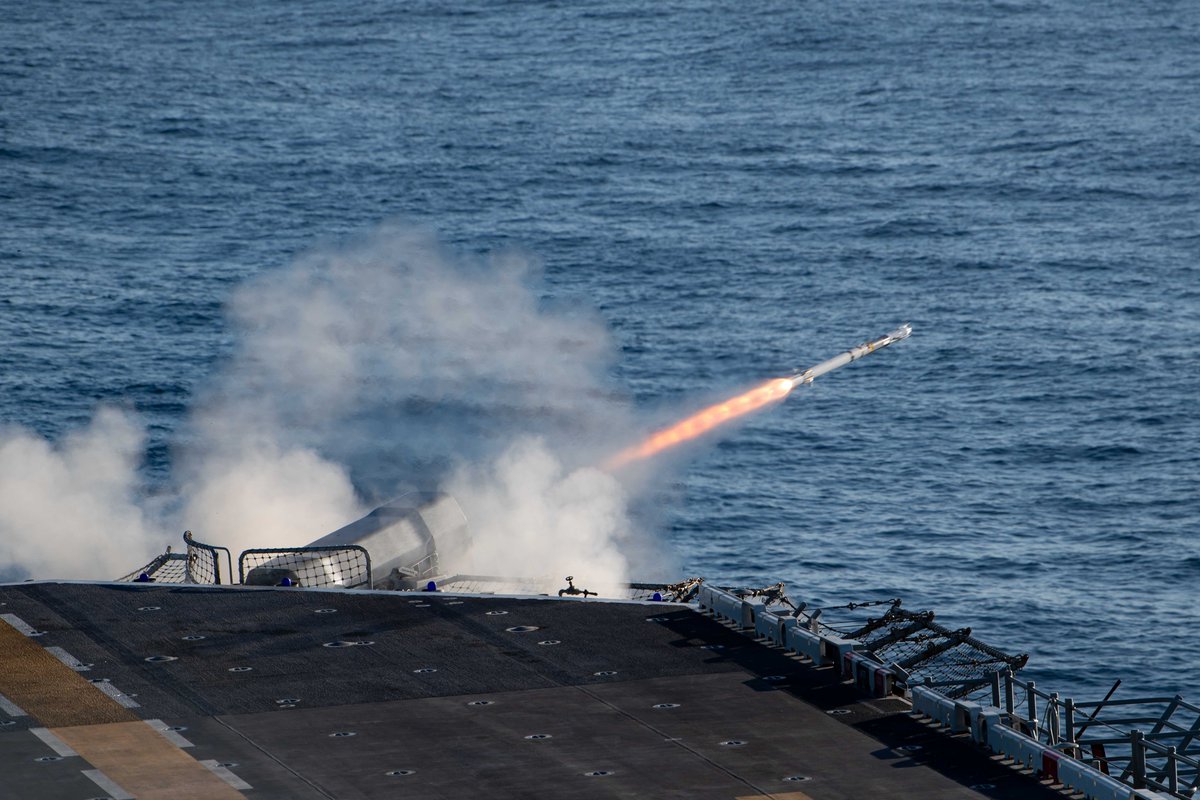 USS Boxer (LHD 4) conducts LCAC recovery, fueling-at-sea operations ...