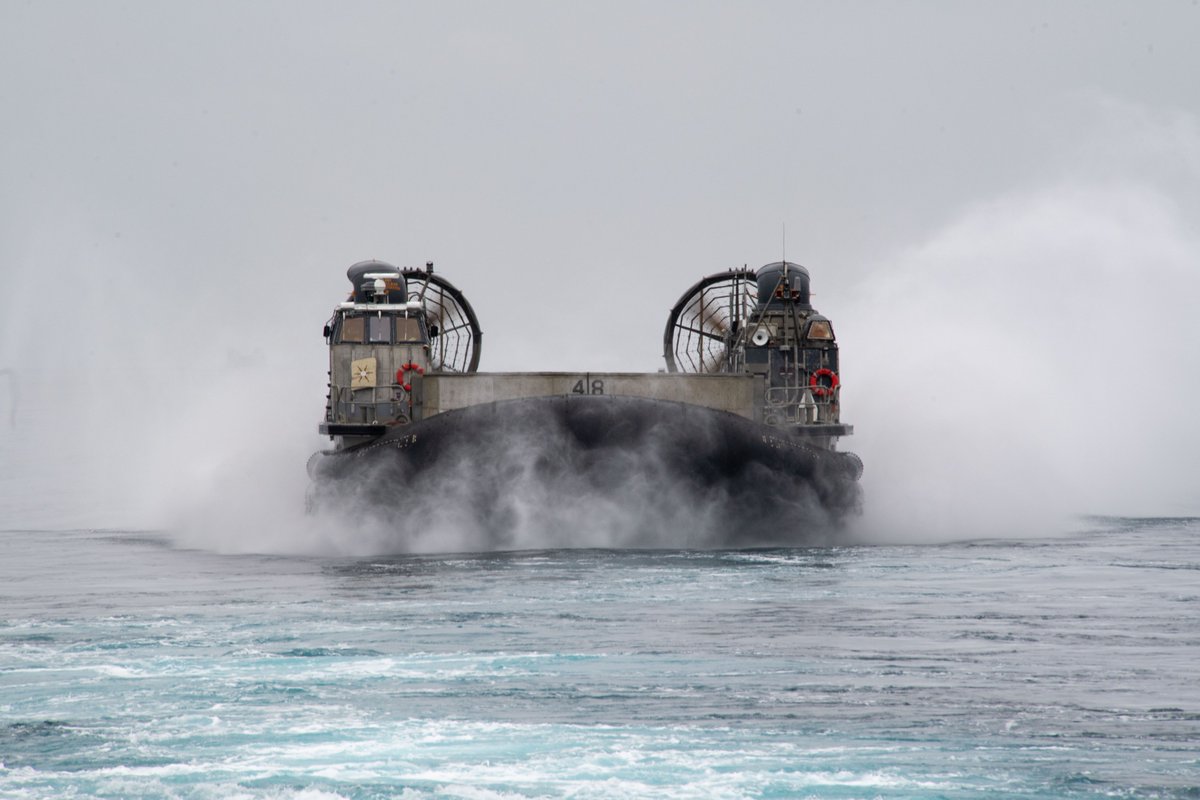 USS Boxer (LHD 4) conducts LCAC recovery, fueling-at-sea operations ...