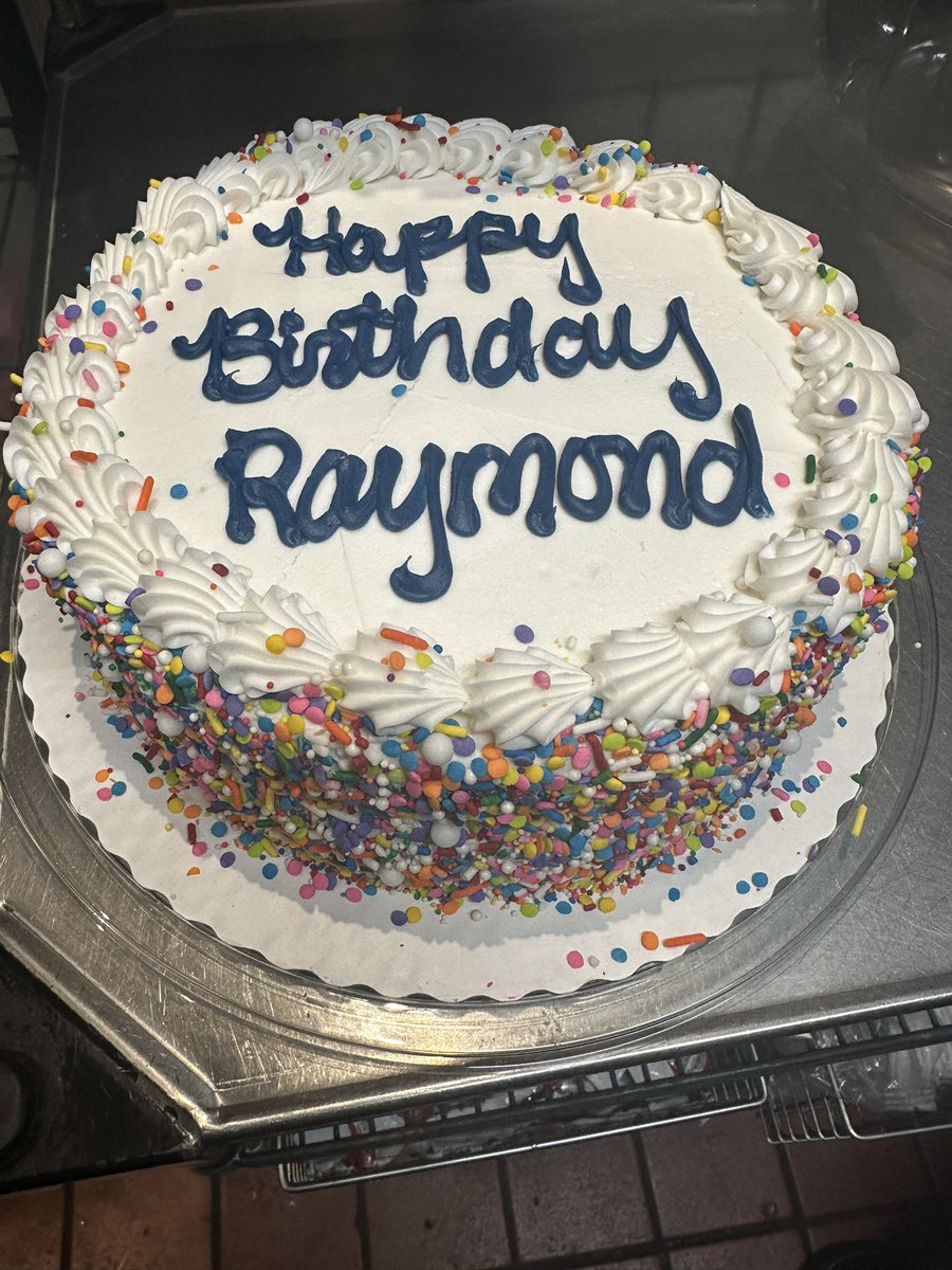 DeannaOrlando's tweet image. When you work on your birthday we have to make sure you feel appreciated!! Happy Birthday Raymond. #chilislove