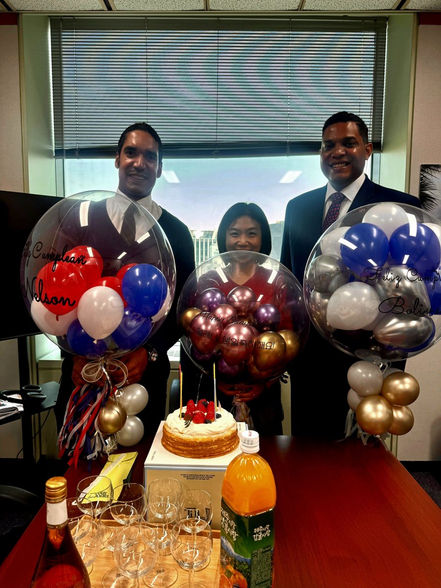 RDenCorea's tweet image. La Embajada de RD en Corea felicita a nuestros colaboradores que cumplen años este mes: Bolívar Batista, Nelson Ortega y Songhee Elena. Agradecemos su dedicación y valioso aporte a la misión. Les deseamos salud, motivación y un nuevo año lleno de propósitos