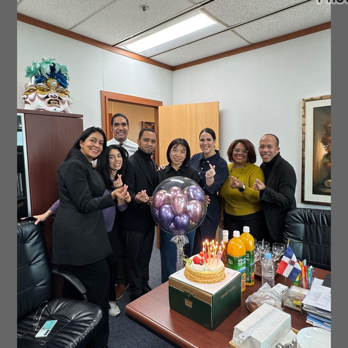 RDenCorea's tweet image. La Embajada de RD en Corea felicita a nuestros colaboradores que cumplen años este mes: Bolívar Batista, Nelson Ortega y Songhee Elena. Agradecemos su dedicación y valioso aporte a la misión. Les deseamos salud, motivación y un nuevo año lleno de propósitos