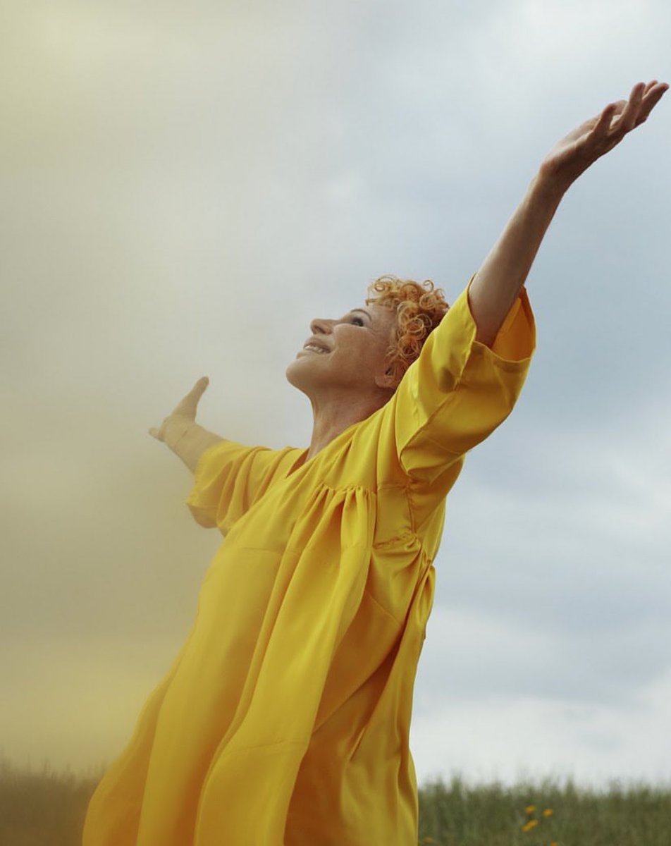 Ognuno ha i suoi cantanti preferiti.. la mia era Lei. 
Riposa in Pace meravigliosa Ornella, la tua voce, la tua personalità, la tua luce, non ci lasceranno mai. Unica 💛
#ornellavanoni 
<a href="/OrnellaVanoni/">Ornella Vanoni</a>