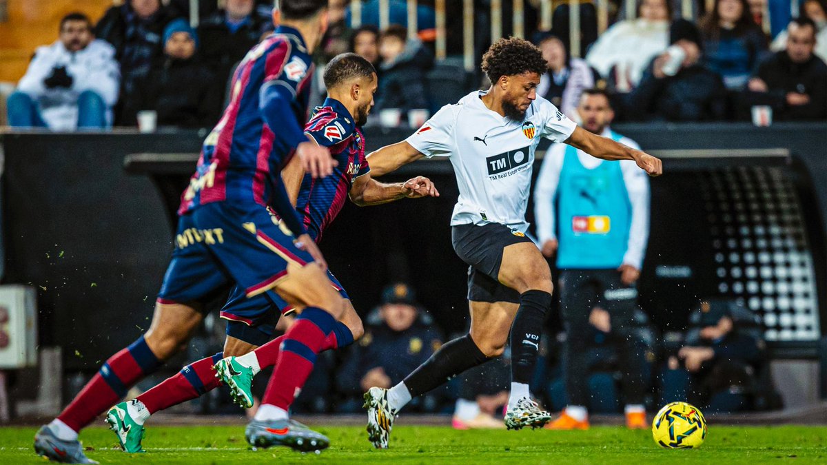 Arnaut Danjuma tweet media