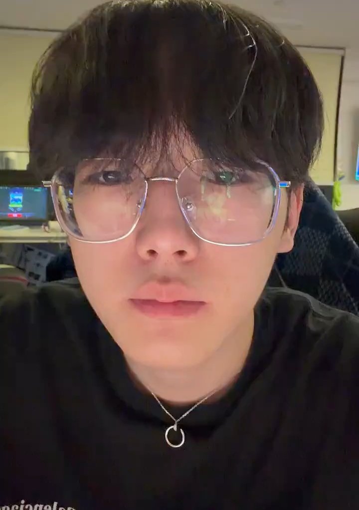 smoguive's tweet image. 🤍🐈‍⬛