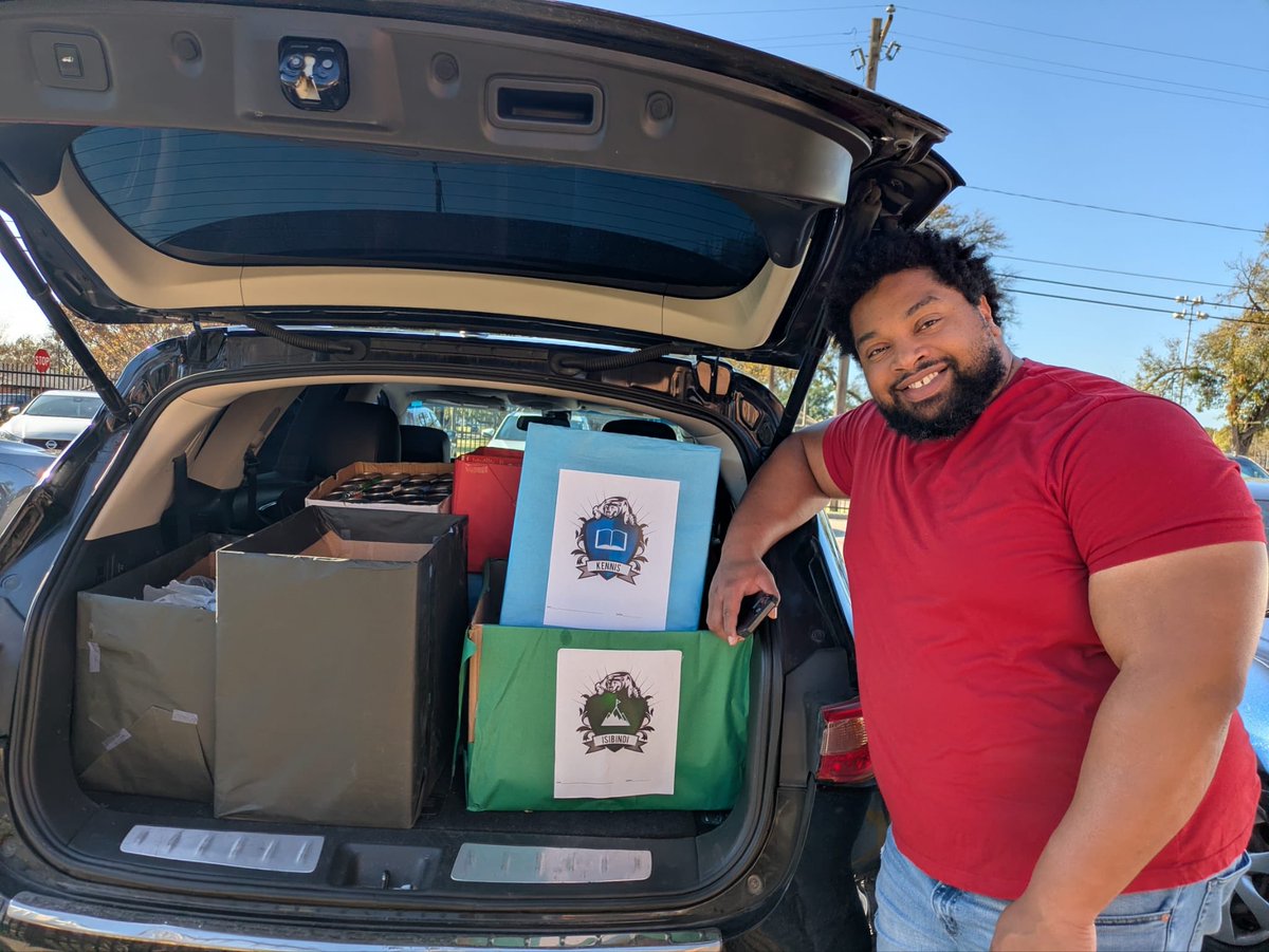 BlantonBruins's tweet image. Today was an amazing day! Starting off, we were able to donate Thanksgiving food to Pivot Church. We had so many students rep their houses and donate!!! We are so proud of our Bruins for making our community a better place. Acts of service and gratitude is the Bruin way! ❤️🖤💚💙