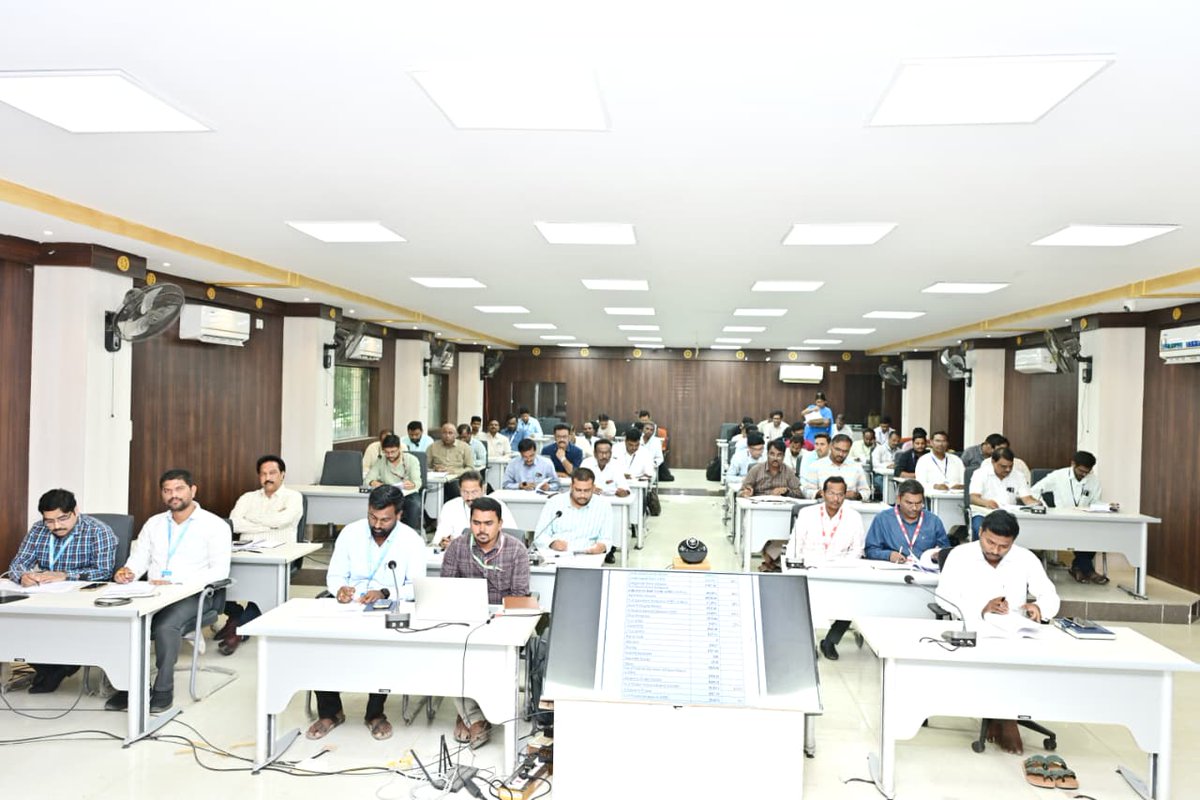 21-11-25-Kurnool-Dist Collector Dr.A.Siri conducted DCC &amp; DLRC Committee meeting at Collectorate conf hall.Collector said banks must provide loans to the farmers inputs expenses,students for their studies,MSME's business purpose, Agriculture related activities with out any delay.