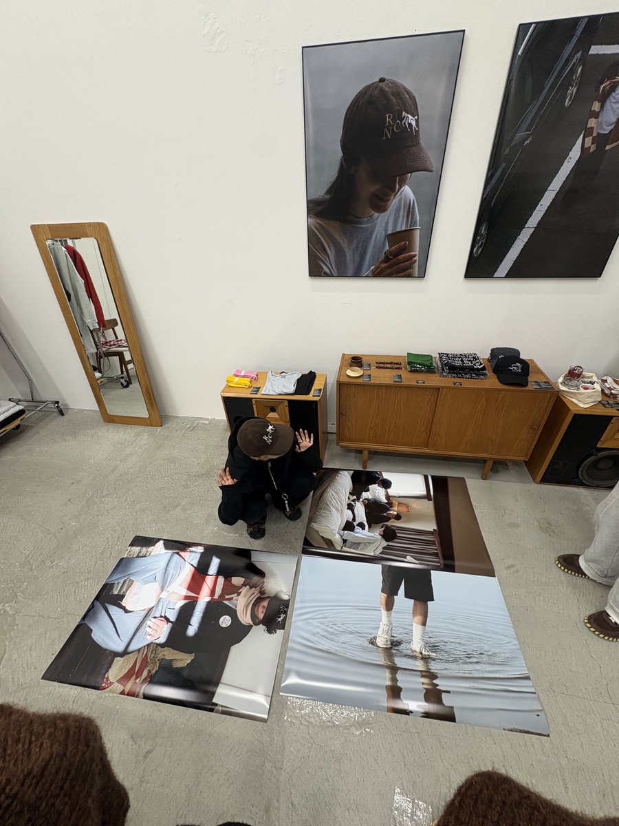 i55a0013's tweet image. 昨日から25日まで目黒のFLOATで行われているpopupで写真を展示して頂いております。

かねてよりlookの撮影で関わらせているブランドさん達が作るアイテムと空間を沢山の方に見て頂ければ嬉しいです🫴

タイミングによっては私もいるかもなので気軽にご連絡下さい🙋