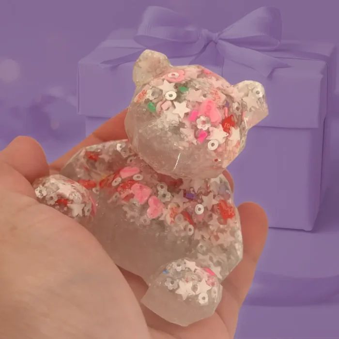 Poxy_Roses's tweet image. A tiny glitter bear with big personality ✨🐻
These don’t stay restocked for long.
poxyrose.com/white-resin-be…

#resincommunity #whiteresinbear #poxyrosedispatch