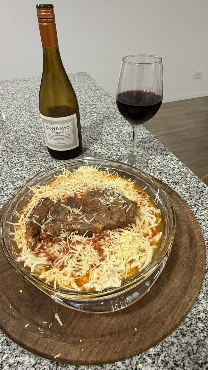 #vamosnene 
Tallarines con salsa mixta, estofado y queso. Pinot Noir y Fórmula 1
Vamos <a href="/FranColapinto/">Franco Colapinto</a>