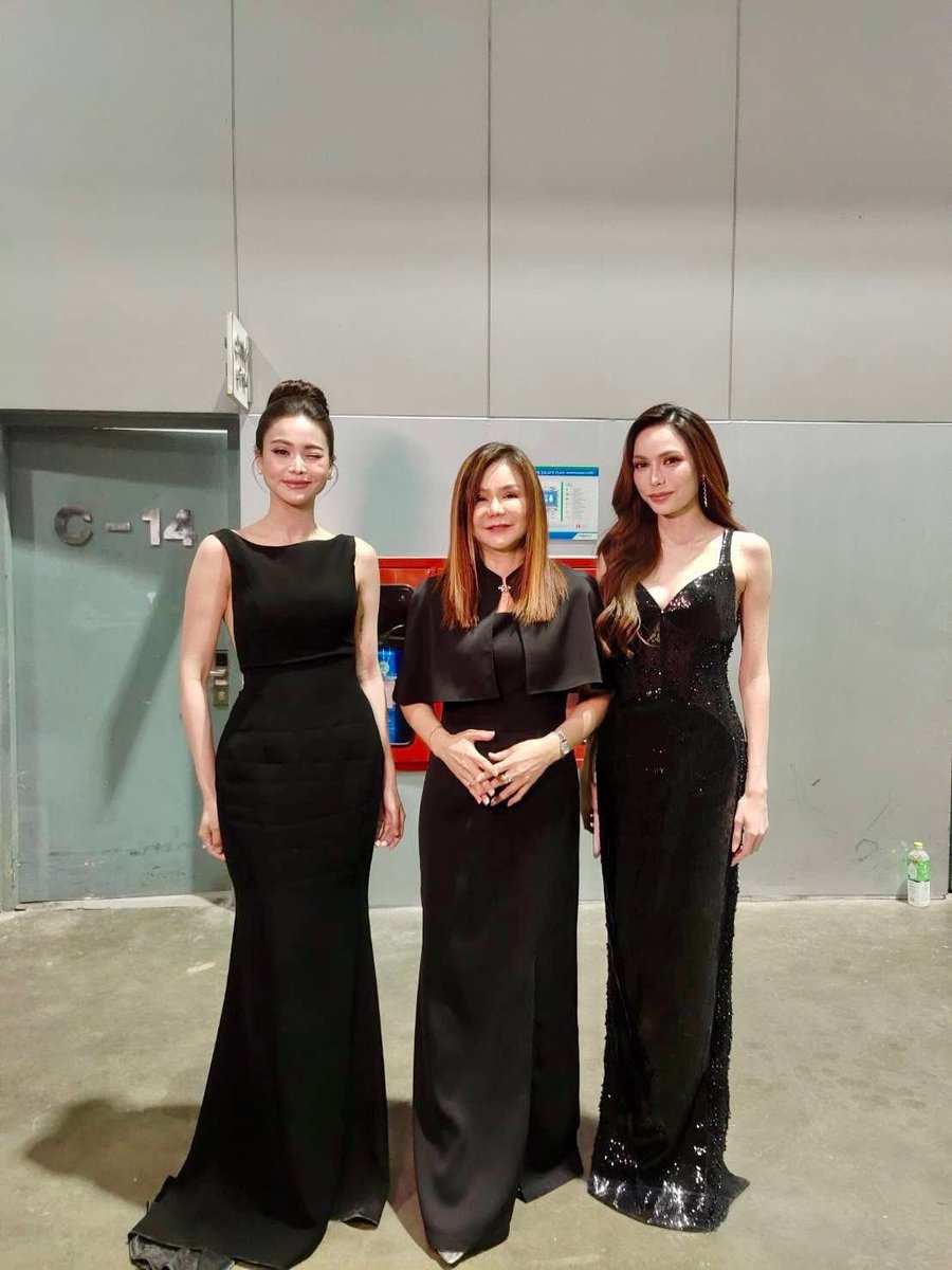 Peemaiengfa's tweet image. แงๆน่ารักมากๆเลย ขออนุญาตภาพจากแม่พี่เจฟด้วยนะคะ caption: จากคุณแม่“เพื่อนอิงฟ้ากับน้องชาล็อตมาให้กำลังใจถึงห้องพักเลย”  คุณแม่น่ารักมากๆ

#อิงฟ้ามหาชน #EngfaWaraha 
#ชาล็อตออสติน #jeffsatur @EWaraha