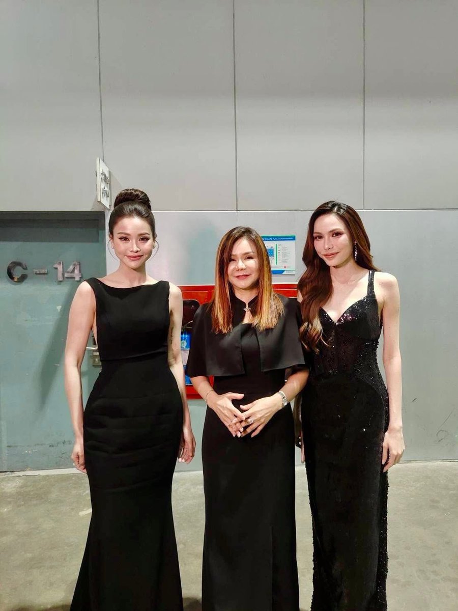 Peemaiengfa's tweet image. แงๆน่ารักมากๆเลย ขออนุญาตภาพจากแม่พี่เจฟด้วยนะคะ caption: จากคุณแม่“เพื่อนอิงฟ้ากับน้องชาล็อตมาให้กำลังใจถึงห้องพักเลย”  คุณแม่น่ารักมากๆ

#อิงฟ้ามหาชน #EngfaWaraha 
#ชาล็อตออสติน #jeffsatur @EWaraha