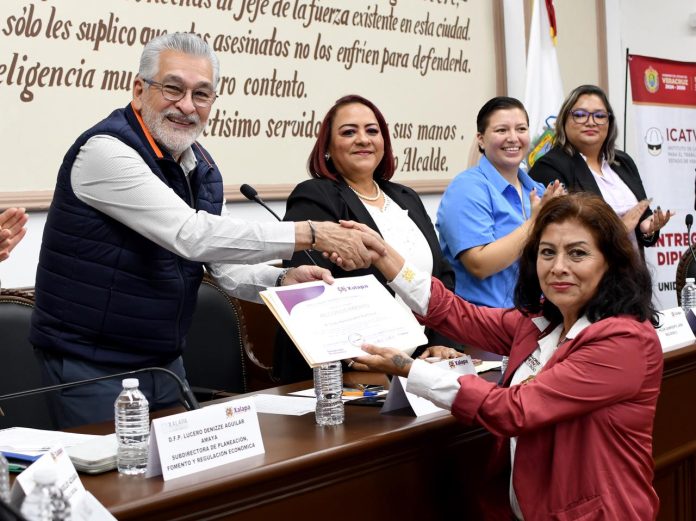 EspejoDelPoder_'s tweet image. Con más y mejor capacitación laboral, se impulsa el desarrollo de Xalapa espejodelpoder.com/con-mas-y-mejo… a través de @EspejoDelPoder_