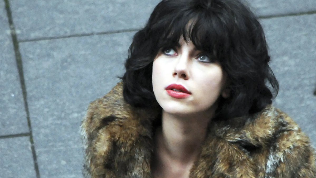 PopBase's tweet image. Happy 41st to the talented Scarlett Johansson.