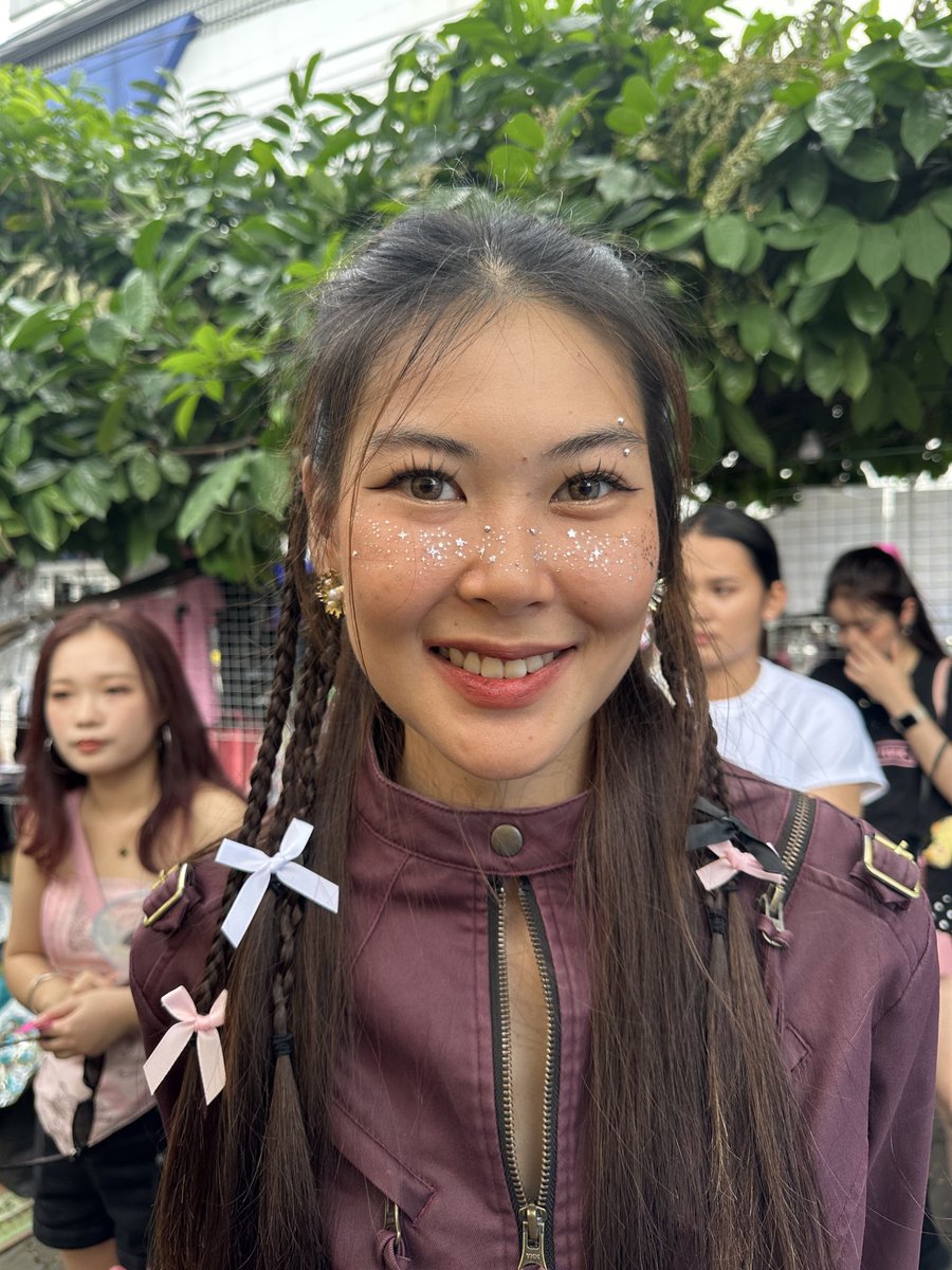 jayramy_st's tweet photo. ติดขนตา ทำผม แต่งหน้า เลือกแบบ ที่ร้านคับ เจ้าเก่าร้านเดิม aeri studio 
#HOMETOWN_in_KHONKAEN
#แบมแบม #BamBam #뱀뱀 @BamBam1A https://t.co/jv2z7O073j