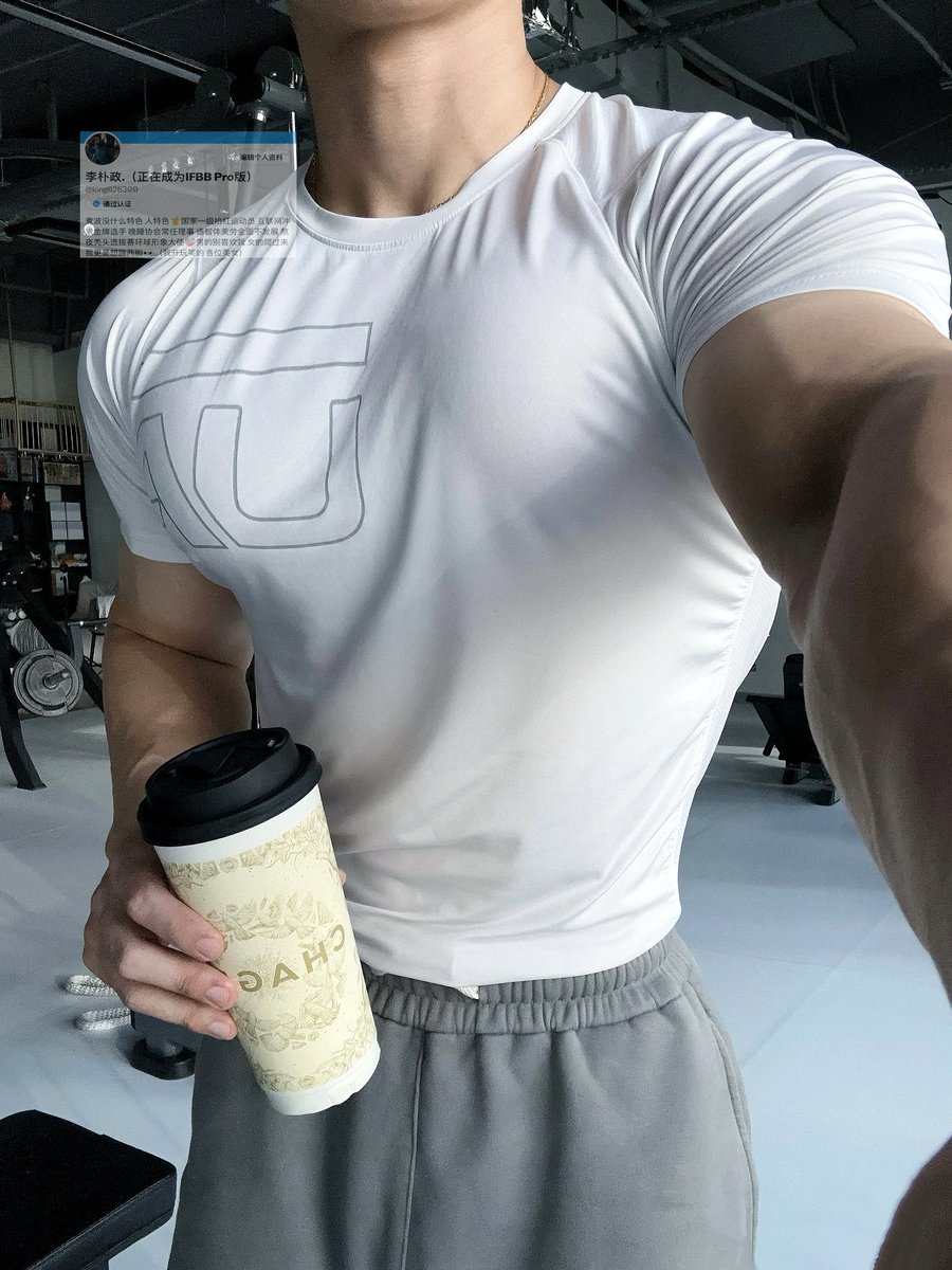 king626300's tweet image. 起来喝茶了乖乖 #ootd #健身