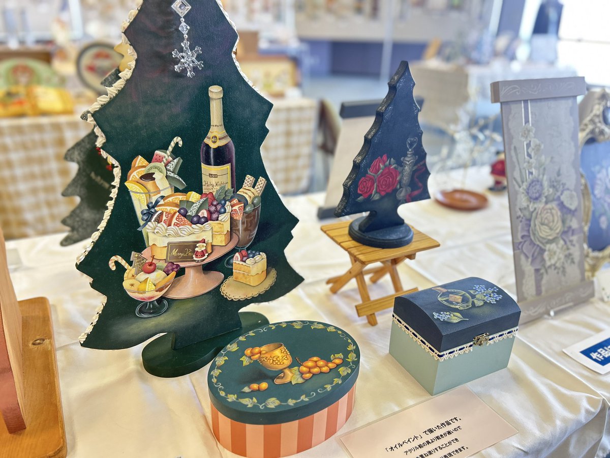 さくらんぼ会館 にて、24日(月)まで『トールペイント作品展』を開催し