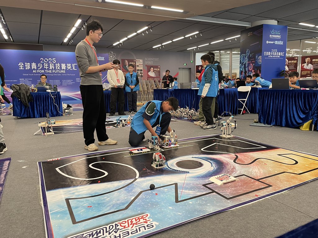 zmrobot's tweet image. Global Youth Science and Technology Elite Gala-AI for the future 
22-23rd in Shenzhen city
  --ZMROBO Super AI
#WRC #SuperAI #SuperTrack #robot