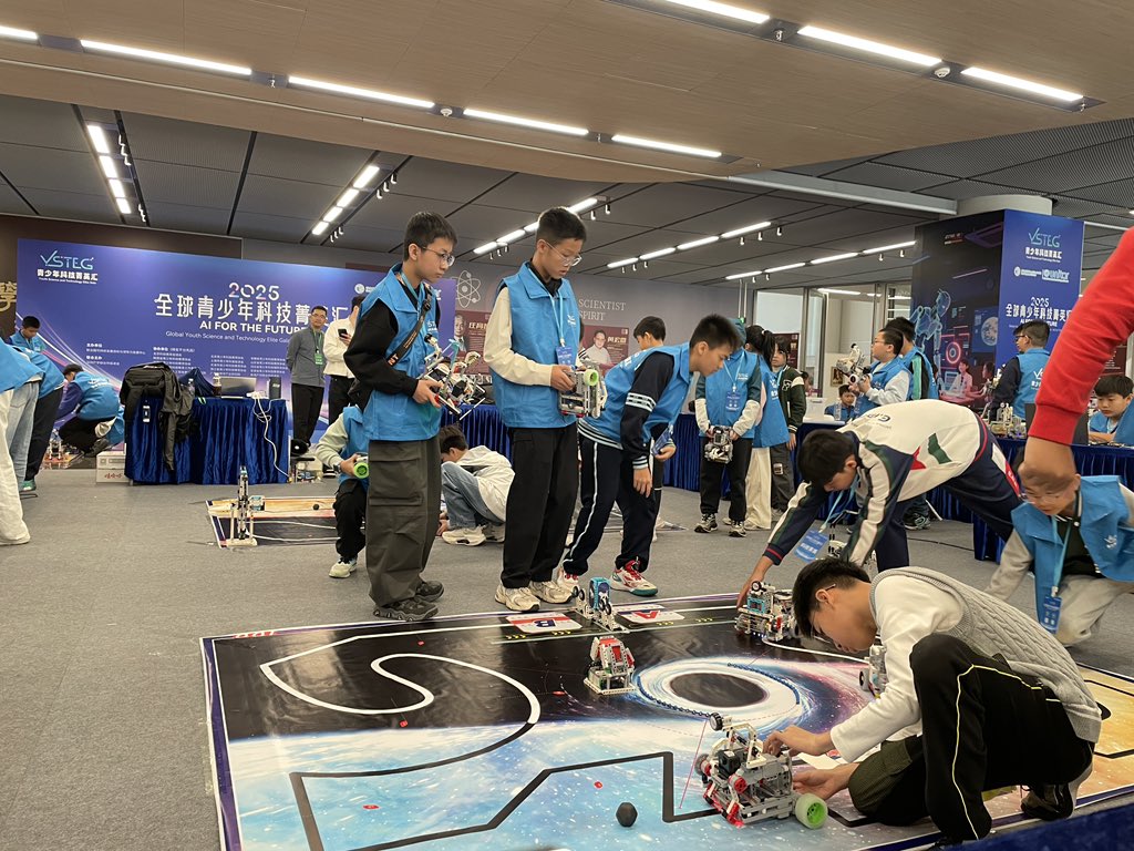 zmrobot's tweet image. Global Youth Science and Technology Elite Gala-AI for the future 
22-23rd in Shenzhen city
  --ZMROBO Super AI
#WRC #SuperAI #SuperTrack #robot