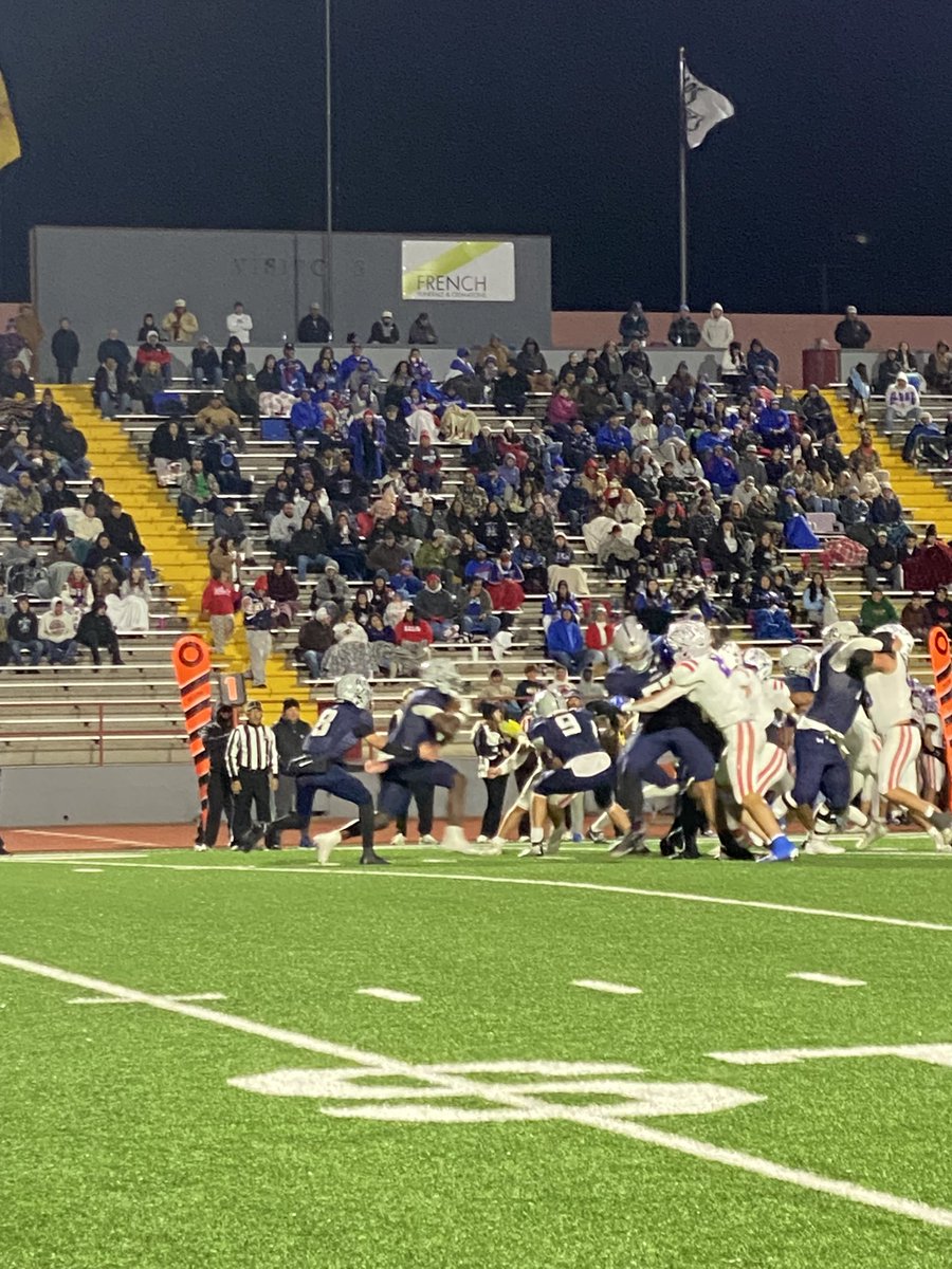 LCHS_MTapia's tweet image. At the half, the Bears are down 23-7. Let’s go Bears 🐻 
#WALC
