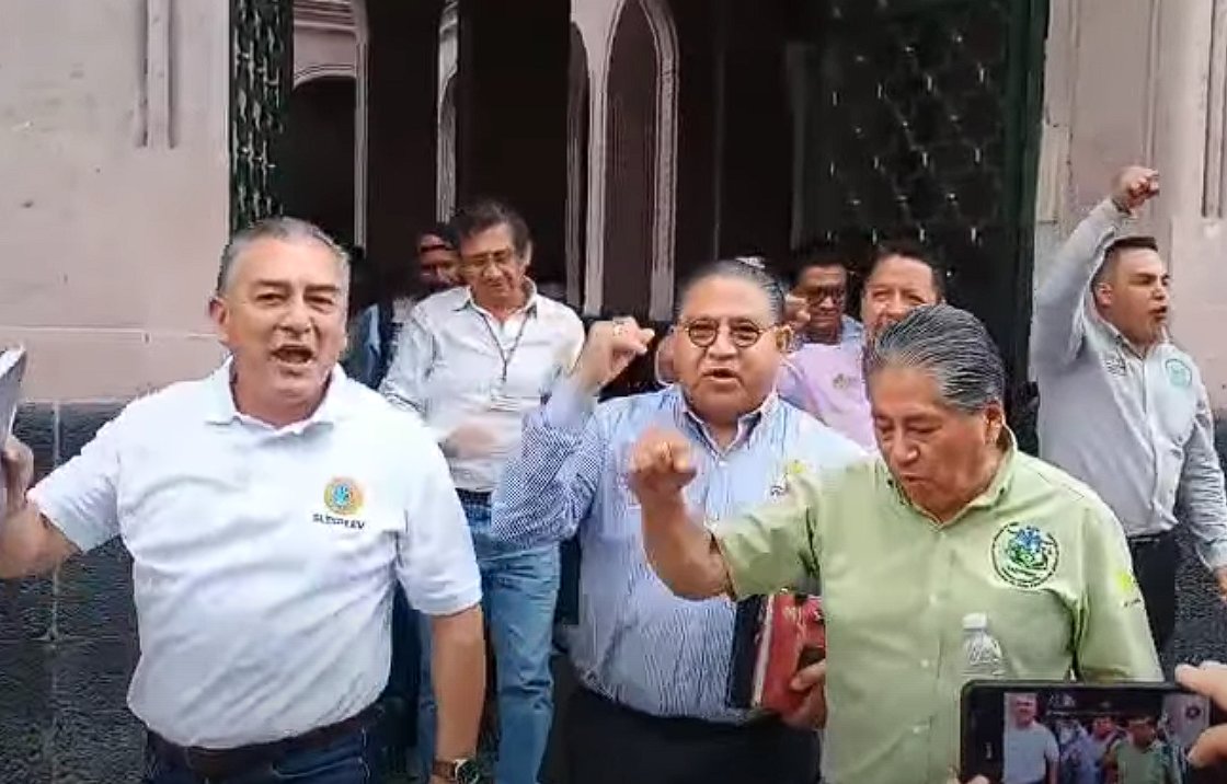 EspejoDelPoder_'s tweet image. Anuncian que el Gobierno del Estado aceptó ‘congelar’ la iniciativa de sindicalización única espejodelpoder.com/anuncian-que-e… a través de @EspejoDelPoder_