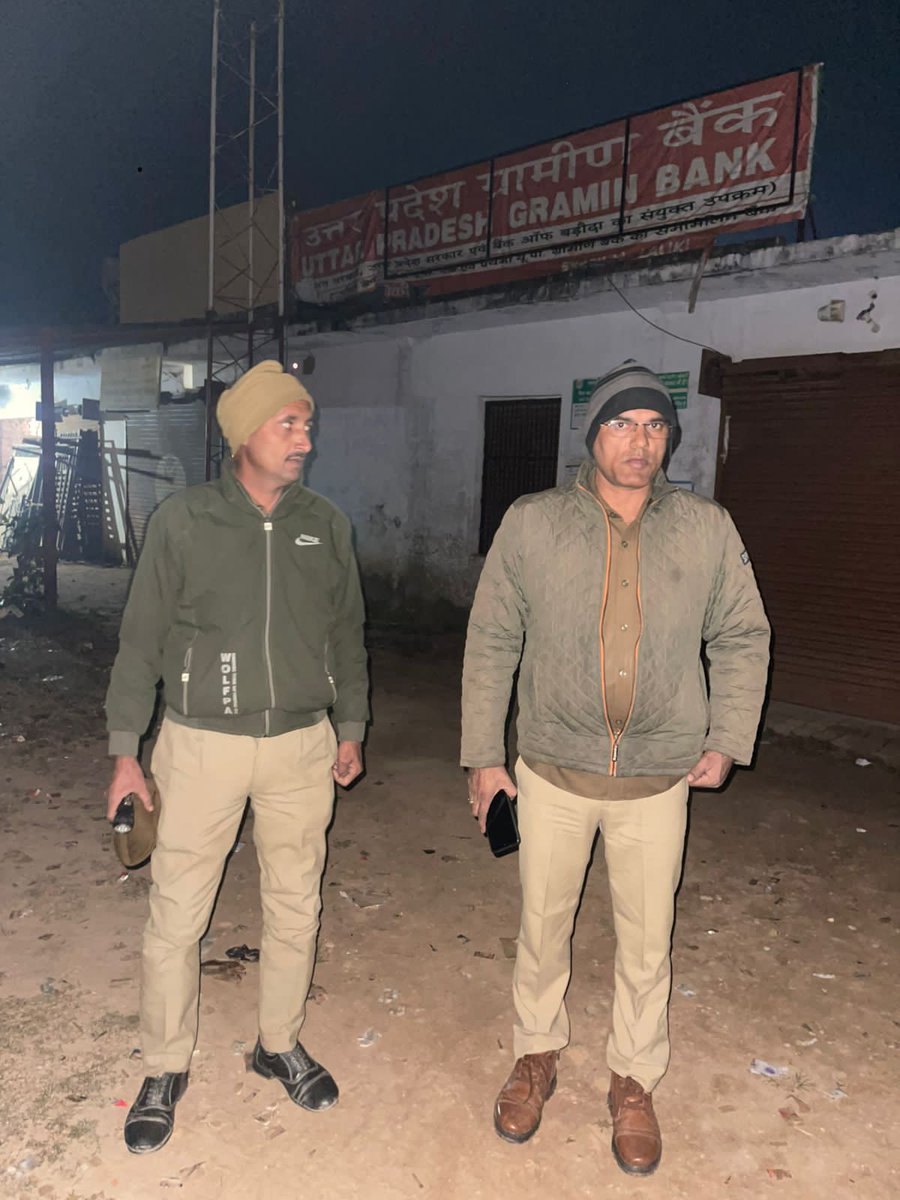 bahraichpolice's tweet image. #SPBahraich के निर्देशानुसार थाना रिसिया पुलिस द्वारा रात्रि गस्त के दौरान रात्रि ड्यूटी में लगे पुलिस बल को चेक किया गया तथा ड्यूटी के समय विशेष सतर्कता बरतने हेतु निर्देशित किया गया।  
 #Uppolice 
#bahraichpolice