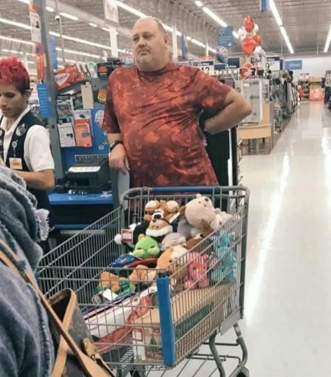 fopminui's tweet image. I was at Walmart tonight &amp;amp; I saw this man w/ a cart full of stuffed animals. When I asked him why, my heart became full. He told me that every year he dresses up as Santa &amp;amp; walks the halls of the children’s ER &amp;amp; delivers one to each child. This man deserves to be recognized.…