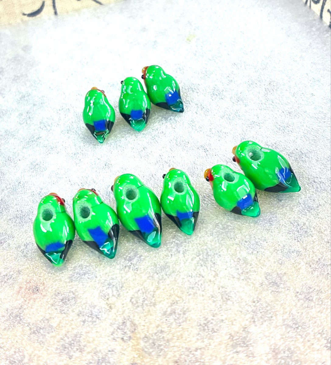 土曜日です！☀️
よろしくお願いします😄

写真は在庫確認のコザクラインコノーマル☺️

開催中！
11月18日(火)〜30日(日)
HOW HOUSE PICK UP CREATORS
東京 池袋駅アゼリアロード
西武百貨店側地下道
10:00〜21:00
最終日19:00閉場

<a href="/event_how/">HOW HOUSE 出張イベント情報</a>  #HOWHOUSE 
#ガラス #とんぼ玉