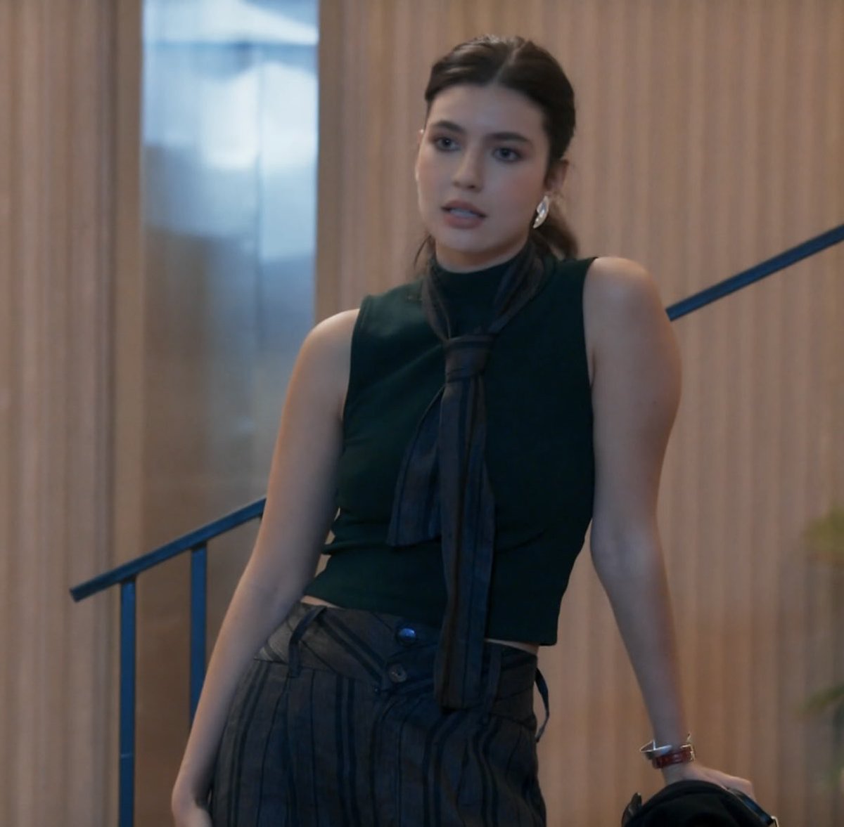 alwnisg's tweet image. gente o bração dela