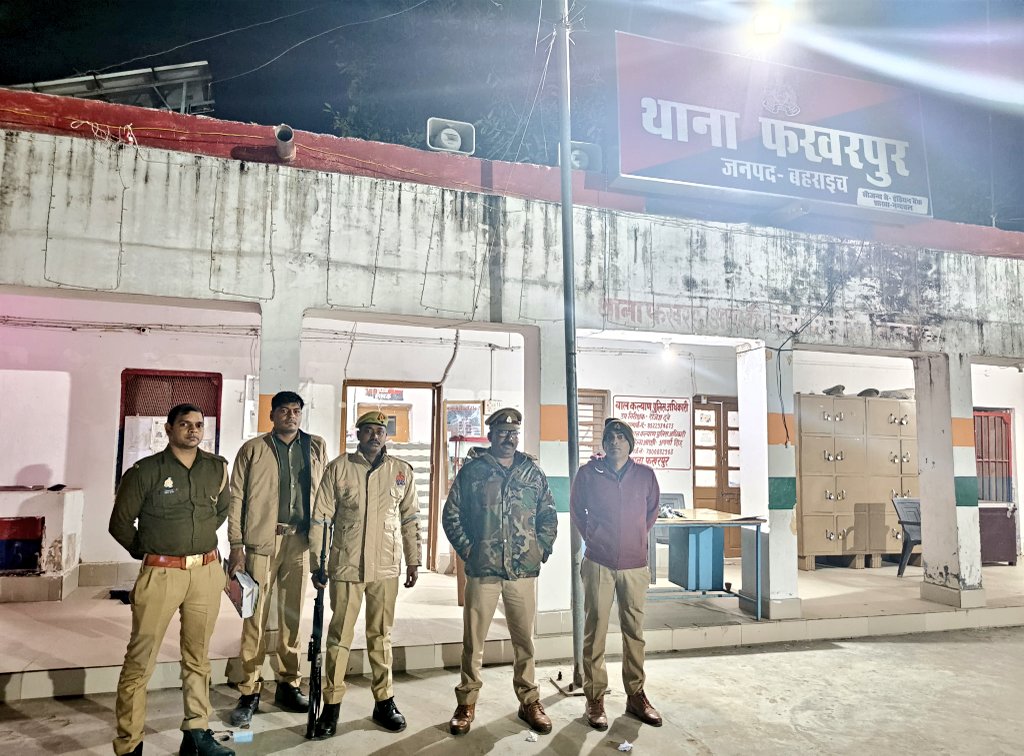 bahraichpolice's tweet image. #SPBahraich के निर्देशानुसार थाना साइबर थाना द्वारा रात्रि जोनल चेकिंग की गई एवं विभिन्न प्वाइंटों पर लगी ड्यूटियों को चेक किया गया तथा ड्यूटीरत पुलिस बल को विशेष सतर्कता बरतने हेतु निर्देशित किया गया।  #Uppolice 
#bahraichpolice
