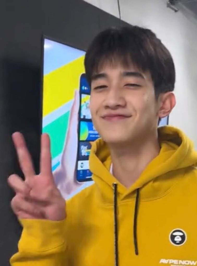 aprs__'s tweet image. เพิ่งรู้ว่าสีเหลืองน่ารักขนาดนี้ 

.　 + 　　　 ˚ 💛 .
　　　 　　　　　　　　　　 　　　　　　
 💛 　 　 + 　　　　　 　 ˚ 
 　 　　　 · 　　 　　💛 　 *.　　　　 　　　　　　
 +　　　　　 　 ˚ 　 · 　 　 
　 *　　💛

‘@___progresss___ ’

✨#ProgressPassawish 
✨#ด้อมภภ 
✨#PSPW