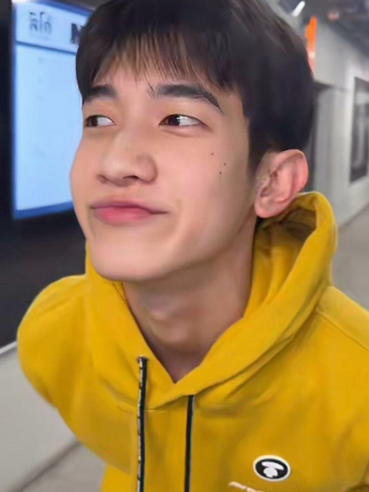 aprs__'s tweet image. เพิ่งรู้ว่าสีเหลืองน่ารักขนาดนี้ 

.　 + 　　　 ˚ 💛 .
　　　 　　　　　　　　　　 　　　　　　
 💛 　 　 + 　　　　　 　 ˚ 
 　 　　　 · 　　 　　💛 　 *.　　　　 　　　　　　
 +　　　　　 　 ˚ 　 · 　 　 
　 *　　💛

‘@___progresss___ ’

✨#ProgressPassawish 
✨#ด้อมภภ 
✨#PSPW