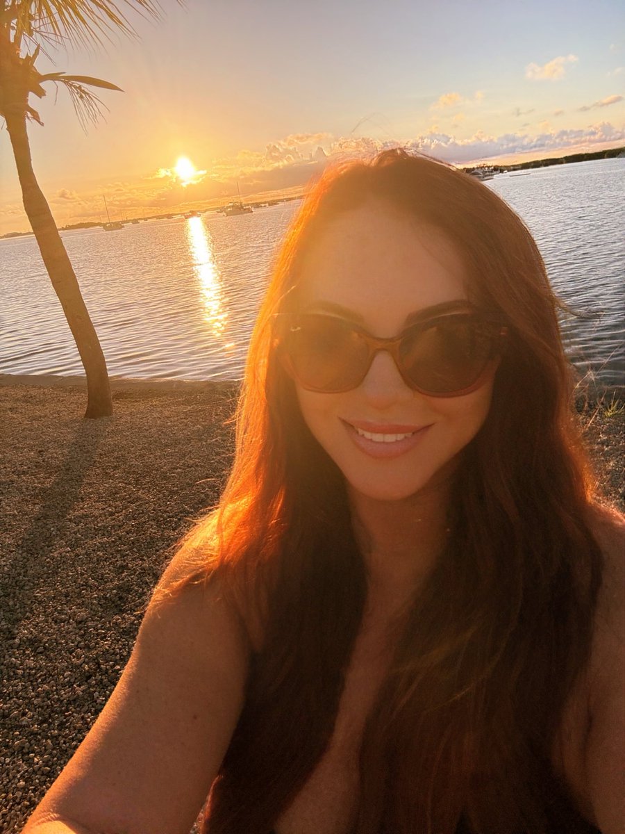 South Florida sunsets feel like the universe mixing its own martini…
Cheers to unrushed evenings and skies that dress better than most people…