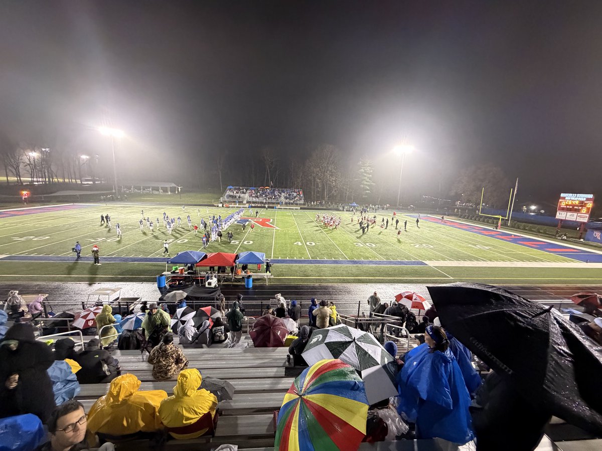 The #6/#7 <a href="/RoncalliFB/">Roncalli Football</a> Royals look to punch a ticket State for the 14th time in school history when they host #4/#2 Heritage Hills!

Join myself &amp; the rhapsodic @Dan_Lauck with the call NEXT, won’t you? 

🎧: RoncalliMediaNetwork.com

<a href="/RHS_Athletics/">Roncalli Athletics</a> <a href="/roncallihigh/">Roncalli High School</a> <a href="/indyhsscores/">IndyStar HS Sports</a>