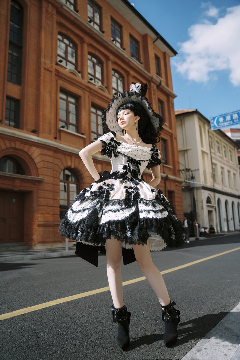 24日まで 黒とアイボリーのコントラストが生むベルエポック香るオフ