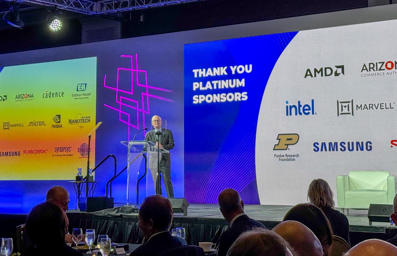 G6UdYZkWIAAfc1u?format=jpg&name=large